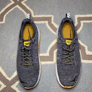 Hoka one one pro fly men’s size 11. Great condition.